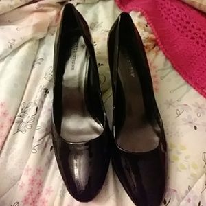 Black shiny heels size 9.5W